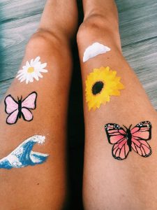 ציורים על הרגליים