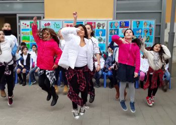 ילדי בית הספר מספרים