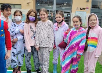 תלבושת? לא. פיג'מות- כן!!