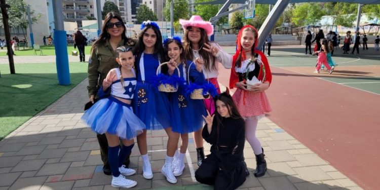 חוגגים פורים בניצני המדע