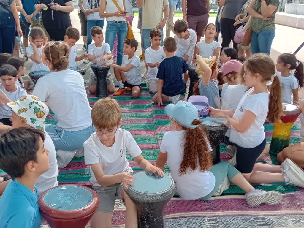 תחנת פעילות משולבת עם תיפוף