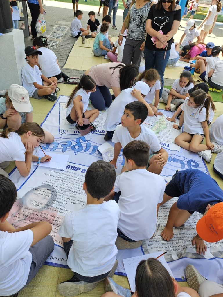 פעילות שיא בנושא ספרים