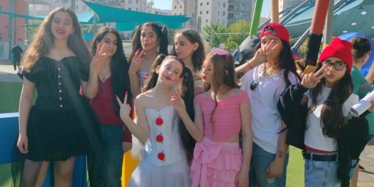 צבעוני ושמח, פורים בניצני המדע